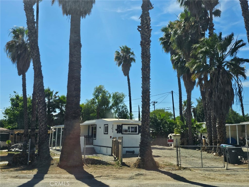 https://media.crmls.org/medias/702af21f-2965-4bfa-a014-1a156ceea88d.jpg?preset=X-Large