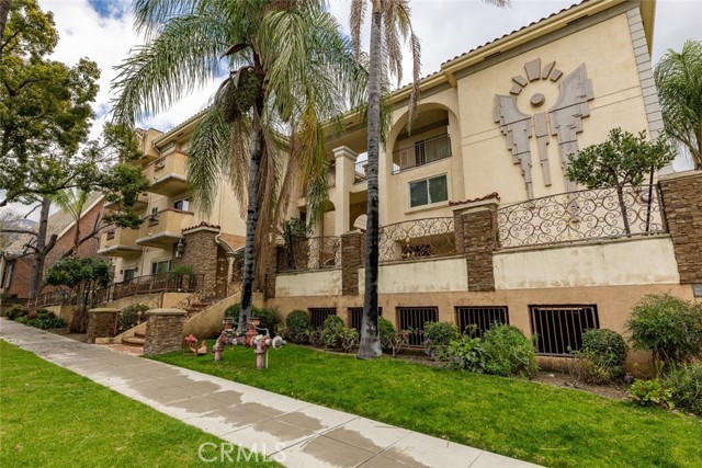 Detail Gallery Image 1 of 1 For 540 E Angeleno Ave #106,  Burbank,  CA 91501 - 3 Beds | 2/1 Baths
