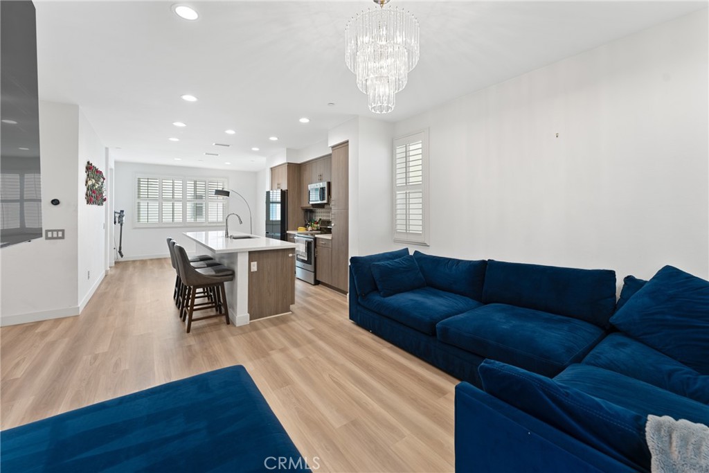 1009 Roble Place