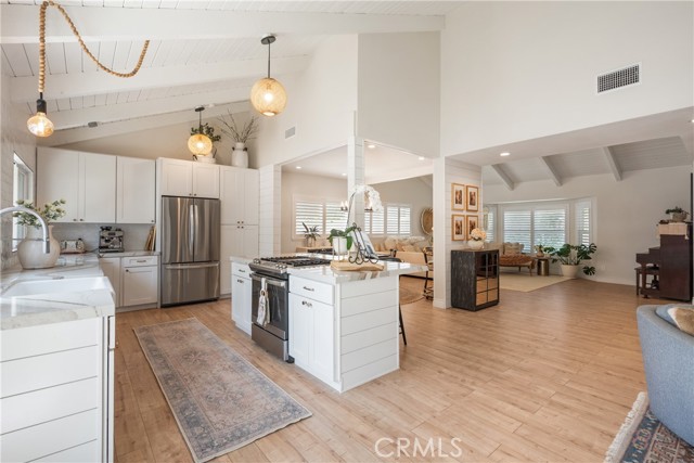 Detail Gallery Image 21 of 61 For 13822 Henstridge Cir, Tustin,  CA 92780 - 4 Beds | 3 Baths