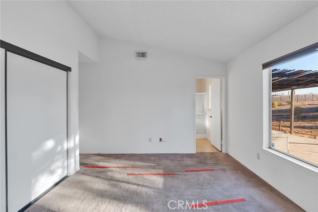 13106 Hollyberry, Victorville CA: https://media.crmls.org/medias/702b995e-5414-4fb4-bad2-34fae5702a91.jpg