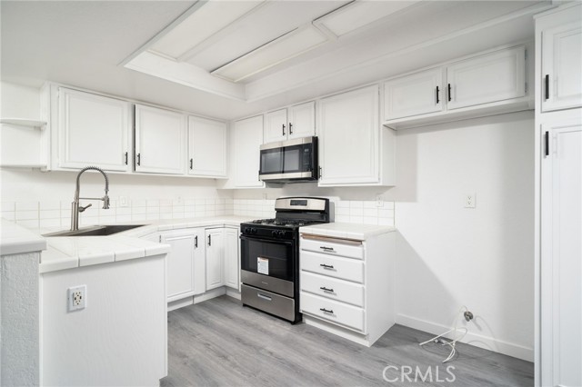 Detail Gallery Image 9 of 30 For 115 E Rosewood Ct, Ontario,  CA 91764 - 2 Beds | 2/2 Baths