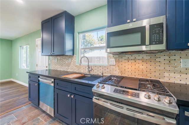 Detail Gallery Image 7 of 35 For 1680 S Rimpau Bld, Los Angeles,  CA 90019 - 2 Beds | 2 Baths