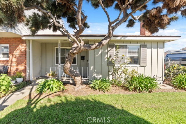 Detail Gallery Image 2 of 20 For 21135 Freeport, Huntington Beach,  CA 92646 - 2 Beds | 1 Baths