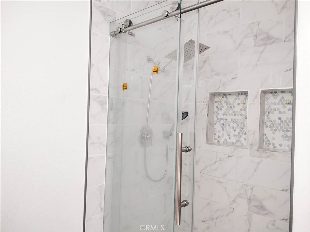 https://media.crmls.org/medias/702c8c5a-9836-47d7-861f-9988a2138932.jpg?preset=X-Large