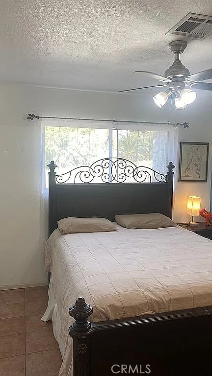 https://media.crmls.org/medias/702ca5b8-492b-4c15-a54b-c4a835820481.jpg?preset=X-Large