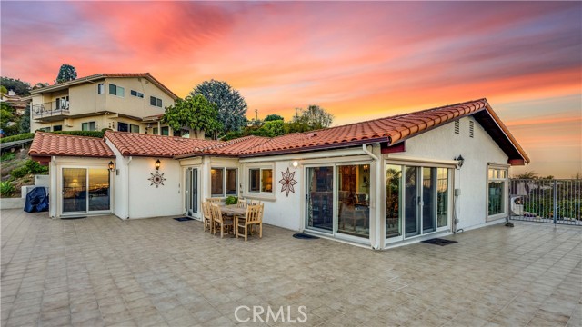 Detail Gallery Image 2 of 6 For 3360 Crownview Dr, Rancho Palos Verdes,  CA 90275 - 3 Beds | 2 Baths