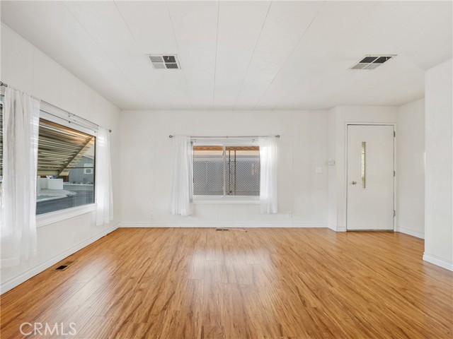 Detail Gallery Image 12 of 34 For 13393 Mariposa Rd #112,  Victorville,  CA 92395 - 2 Beds | 2 Baths