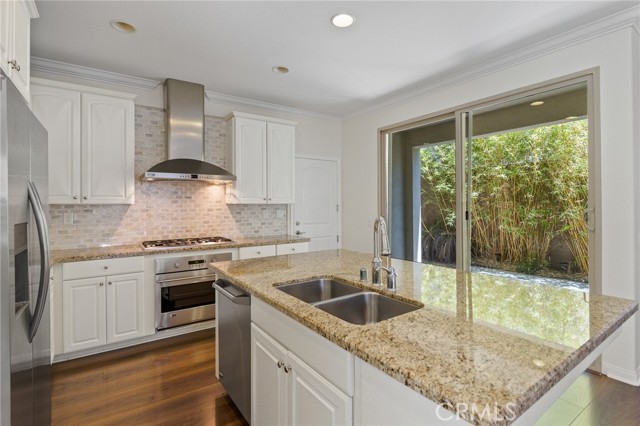 Detail Gallery Image 3 of 28 For 142 Yellow, Irvine,  CA 92618 - 4 Beds | 3 Baths
