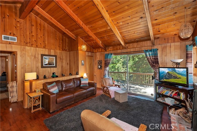 812 Arosa Drive, Crestline CA: https://media.crmls.org/medias/702df667-71fa-46ce-b582-5d630f8eddae.jpg