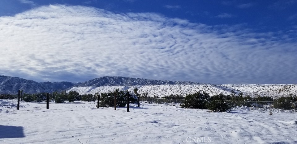 https://media.crmls.org/medias/702e4c9c-051a-4d76-96ff-a587b8362bf4.jpg?preset=X-Large