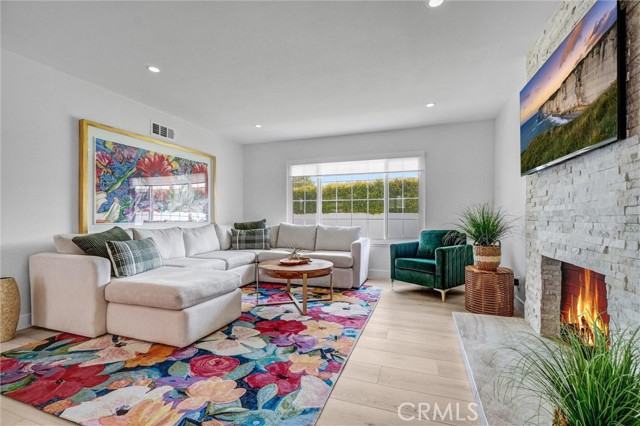 1947 N Sacramento Street, Orange CA: https://media.crmls.org/medias/702e81f5-83bf-4cd5-bff3-e87068d51d6b.jpg