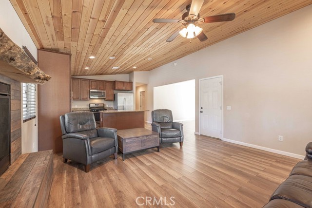 Detail Gallery Image 8 of 38 For 330 Sites Way, Big Bear City,  CA 92314 - 3 Beds | 2 Baths