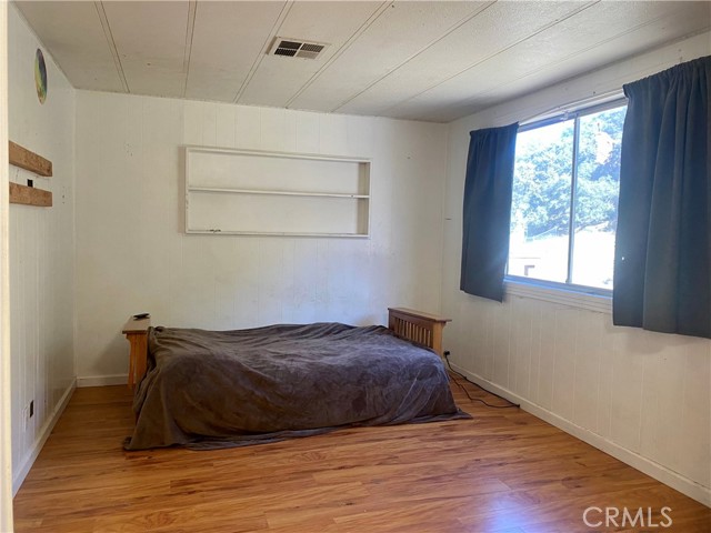 2nd bedroom.