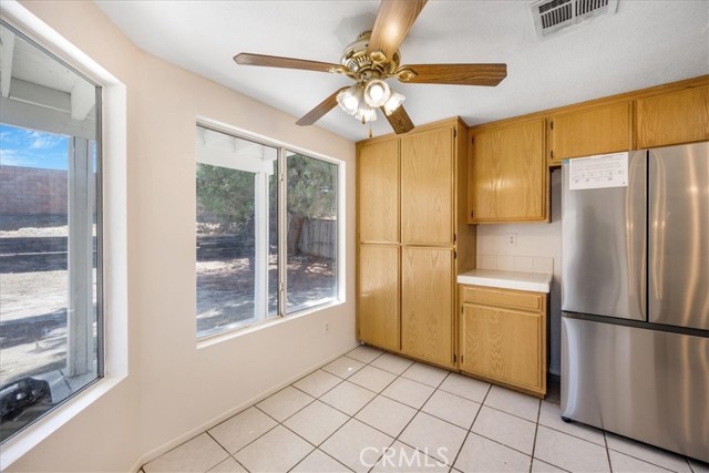 881 Sussex N, San Jacinto CA: https://media.crmls.org/medias/7030fc67-4587-4e78-b82d-8940c5dee906.jpg