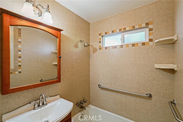 Detail Gallery Image 13 of 25 For 211 S 3rd Ave, Upland,  CA 91786 - 2 Beds | 2 Baths