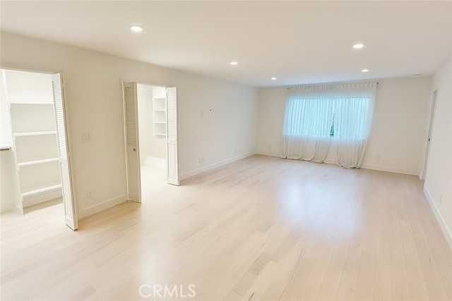 Detail Gallery Image 7 of 14 For 1310 Roxbury Dr #102,  Los Angeles,  CA 90035 - 2 Beds | 2 Baths