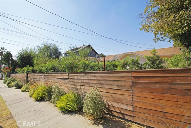 342 N Avenue 57, Highland Park CA: https://media.crmls.org/medias/70327ce7-5aaa-4987-8dee-3c4b7aeee6ea.jpg