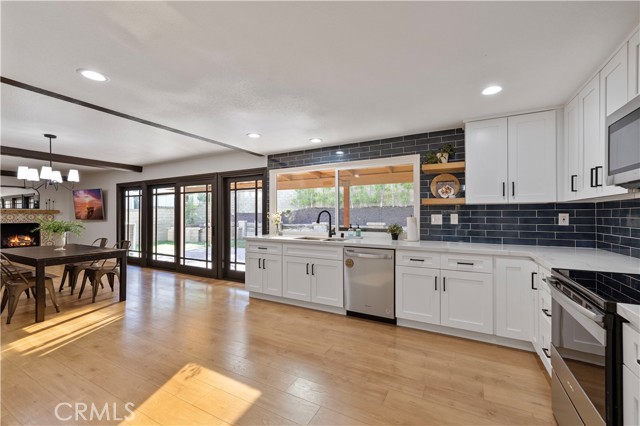 Detail Gallery Image 19 of 52 For 25457 via Macarena, Valencia,  CA 91355 - 5 Beds | 3 Baths