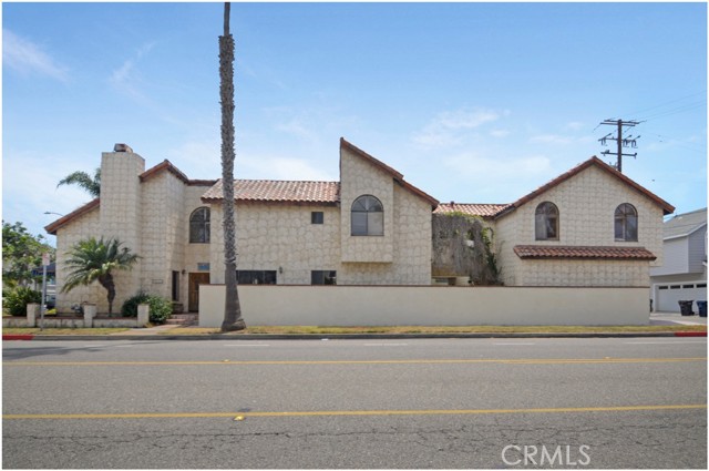 627 19th Street, Huntington Beach CA: https://media.crmls.org/medias/70353b43-3491-4e1d-a56a-daa0ded960d5.jpg