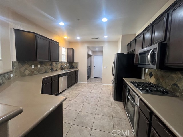 Detail Gallery Image 7 of 35 For 36307 Cosimo Ln, Winchester,  CA 92596 - 3 Beds | 2/1 Baths