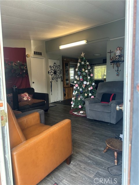 Detail Gallery Image 3 of 18 For 1835 S Manchester Ave #108,  Anaheim,  CA 92802 - 5 Beds | 1/1 Baths