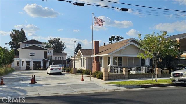 Detail Gallery Image 1 of 11 For 904 S Palmetto Ave #B,  Ontario,  CA 91762 - 4 Beds | 3 Baths