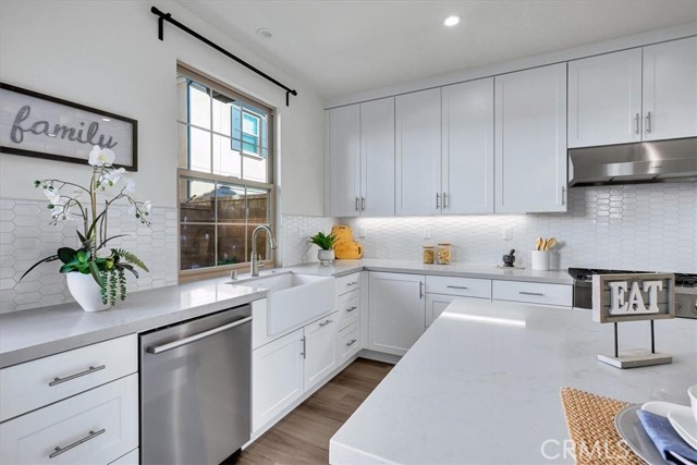 Detail Gallery Image 12 of 57 For 114 Bouquet, Irvine,  CA 92618 - 4 Beds | 2/1 Baths