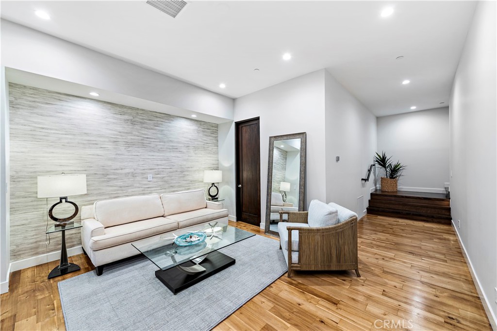 703afb04 1fc1 46b8 B0d9 E6ae1f18f7b5