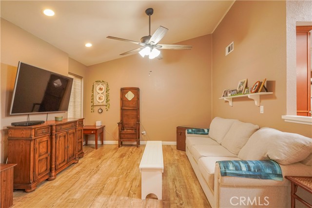 Detail Gallery Image 5 of 38 For 6335 Thunder Bay, Jurupa Valley,  CA 92509 - 3 Beds | 2 Baths