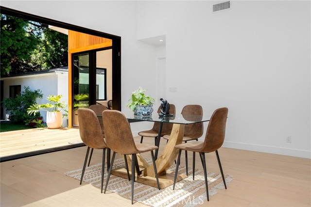 3189 S Bentley Avenue, Los Angeles CA: https://media.crmls.org/medias/703c1f98-348b-4c3e-8aea-ecc824bed3cc.jpg