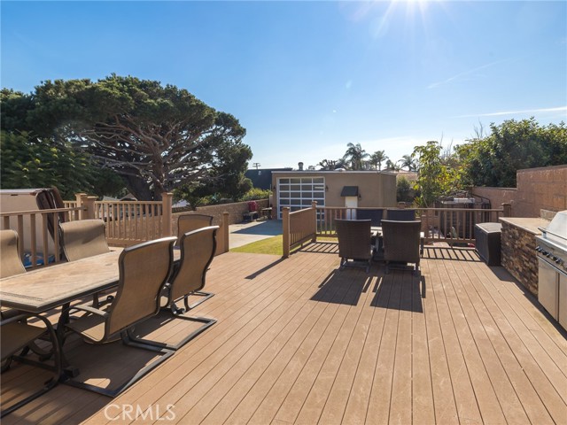 Detail Gallery Image 20 of 26 For 714 W Mariposa Ave, El Segundo,  CA 90245 - 5 Beds | 3/1 Baths