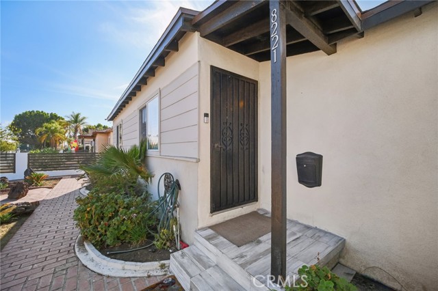 Detail Gallery Image 3 of 40 For 8221 Whitsett Ave, North Hollywood,  CA 91605 - 3 Beds | 1 Baths