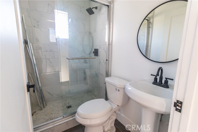 Detail Gallery Image 14 of 22 For 4507 W 18th St Dr #1,  Los Angeles,  CA 90019 - 4 Beds | 3 Baths