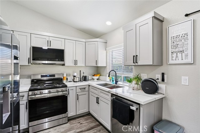 Detail Gallery Image 9 of 25 For 2350 Juneberry, Hemet,  CA 92545 - 2 Beds | 2 Baths