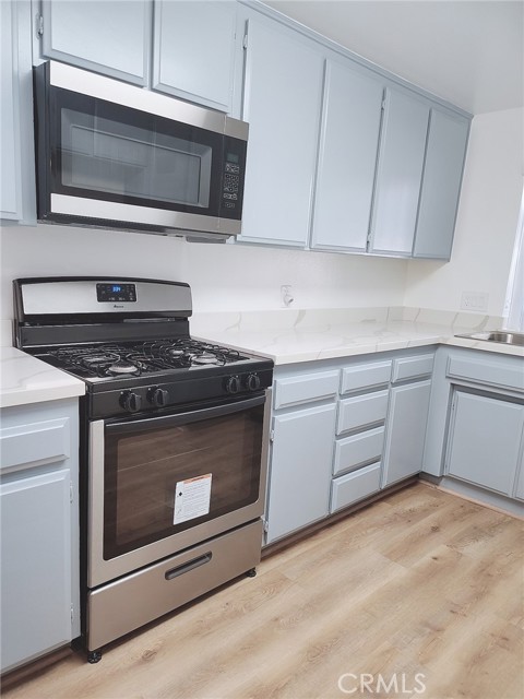 Detail Gallery Image 4 of 16 For 3130 Montrose Ave #102,  La Crescenta,  CA 91214 - 3 Beds | 2/1 Baths