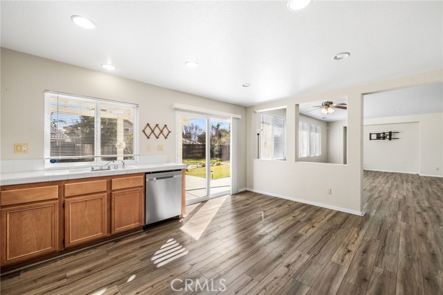 Detail Gallery Image 13 of 47 For 1232 Sunburst, Beaumont,  CA 92223 - 4 Beds | 3 Baths