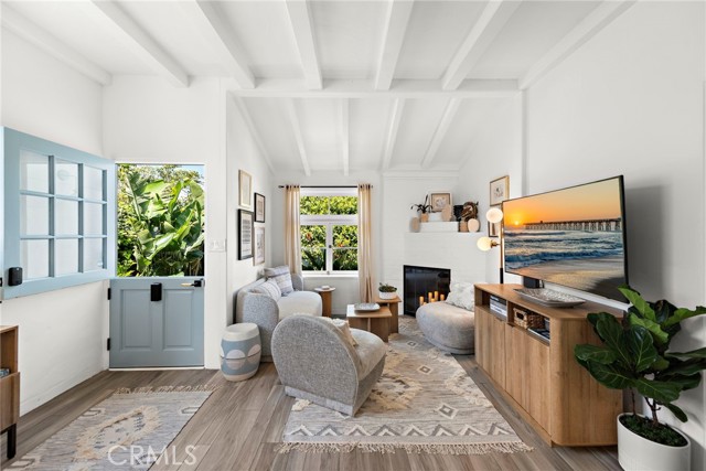 Detail Gallery Image 5 of 42 For 565 Lombardy Ln, Laguna Beach,  CA 92651 - 2 Beds | 1 Baths