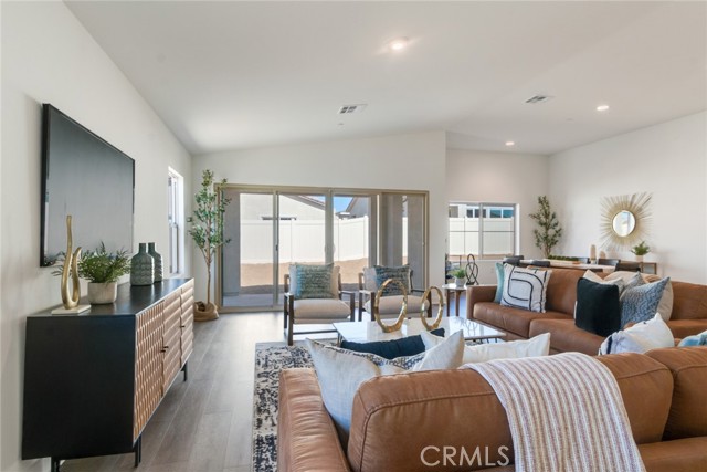 1530 Cadence Way, Beaumont CA: https://media.crmls.org/medias/703ecf42-ba97-4a62-a4d3-e75d41c82896.jpg