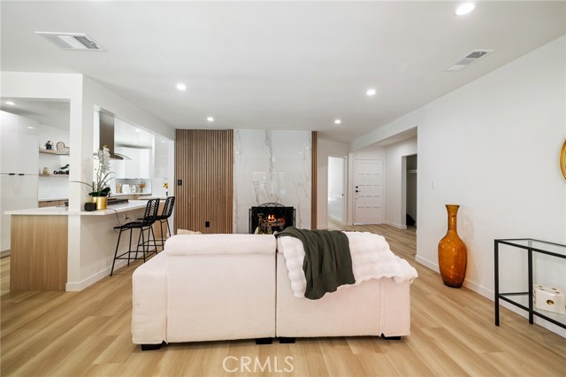 10217 Lemona Avenue, Mission Hills (San Fernando) CA: https://media.crmls.org/medias/703f3eae-dd36-40bc-be54-d7591fbf388e.jpg