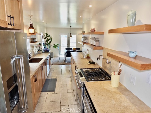 Detail Gallery Image 33 of 71 For 89 Rivo Alto Canal, Long Beach,  CA 90803 - 5 Beds | 3/1 Baths