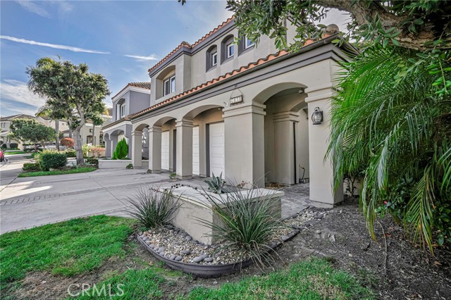 Detail Gallery Image 2 of 38 For 6452 Doral Dr, Huntington Beach,  CA 92648 - 5 Beds | 3/1 Baths