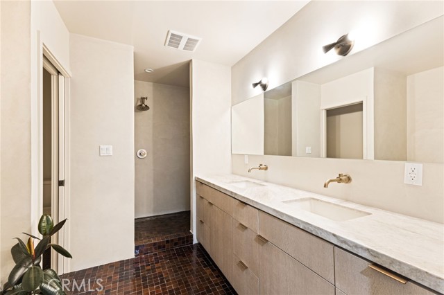 Detail Gallery Image 7 of 11 For 7331 W 87th St, Los Angeles,  CA 90045 - 4 Beds | 4/1 Baths