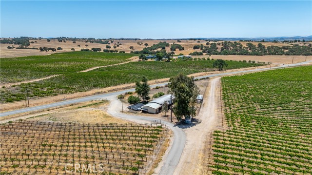 4950 Union Rd, Paso Robles CA: https://media.crmls.org/medias/7040fd7d-2c16-4b37-9289-0e1bee3afe1e.jpg
