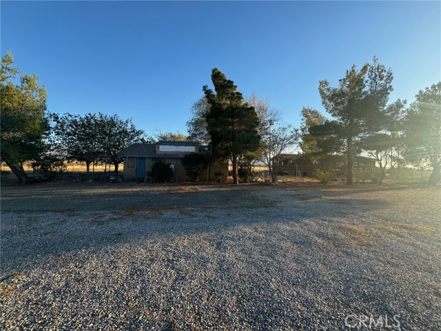 Detail Gallery Image 7 of 13 For 23839 Bear Valley Rd, Apple Valley,  CA 92308 - 4 Beds | 4 Baths