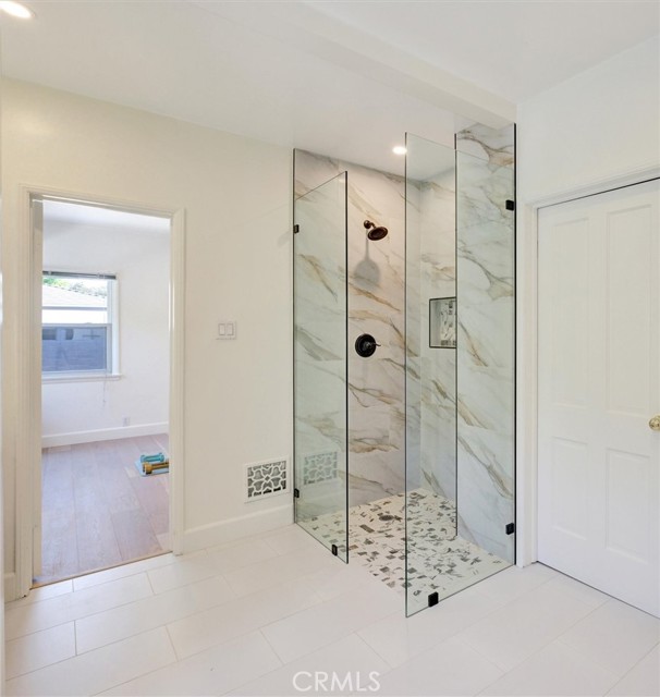 Detail Gallery Image 14 of 31 For 250 S Berkeley, Pasadena,  CA 91107 - 4 Beds | 2 Baths