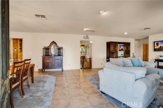 Detail Gallery Image 8 of 75 For 56849 Hidden Gold Dr, Yucca Valley,  CA 92284 - 3 Beds | 3 Baths