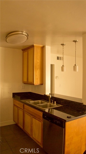 Detail Gallery Image 7 of 16 For 10982 Roebling Ave #464,  Los Angeles,  CA 90024 - 2 Beds | 2 Baths