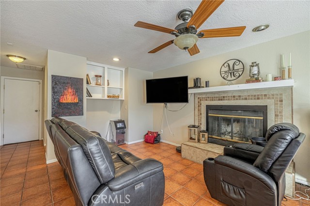 13290 Riverview Drive, Victorville CA: https://media.crmls.org/medias/7043015c-38aa-4926-8819-9a2a1cf0bbcf.jpg