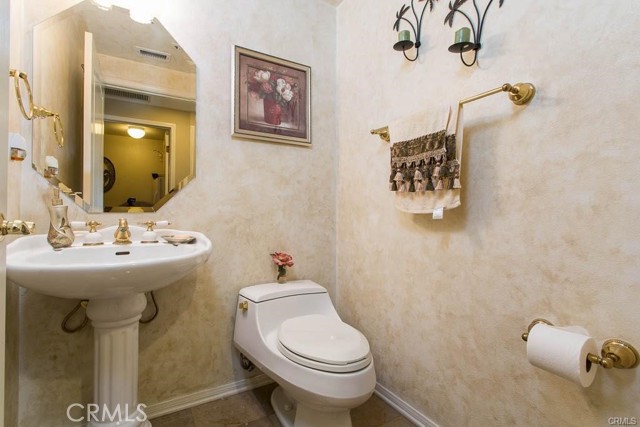 19709 Winged Foot Way, Porter Ranch CA: https://media.crmls.org/medias/7043c3b9-c24c-4489-a2d7-9519038d1f14.jpg